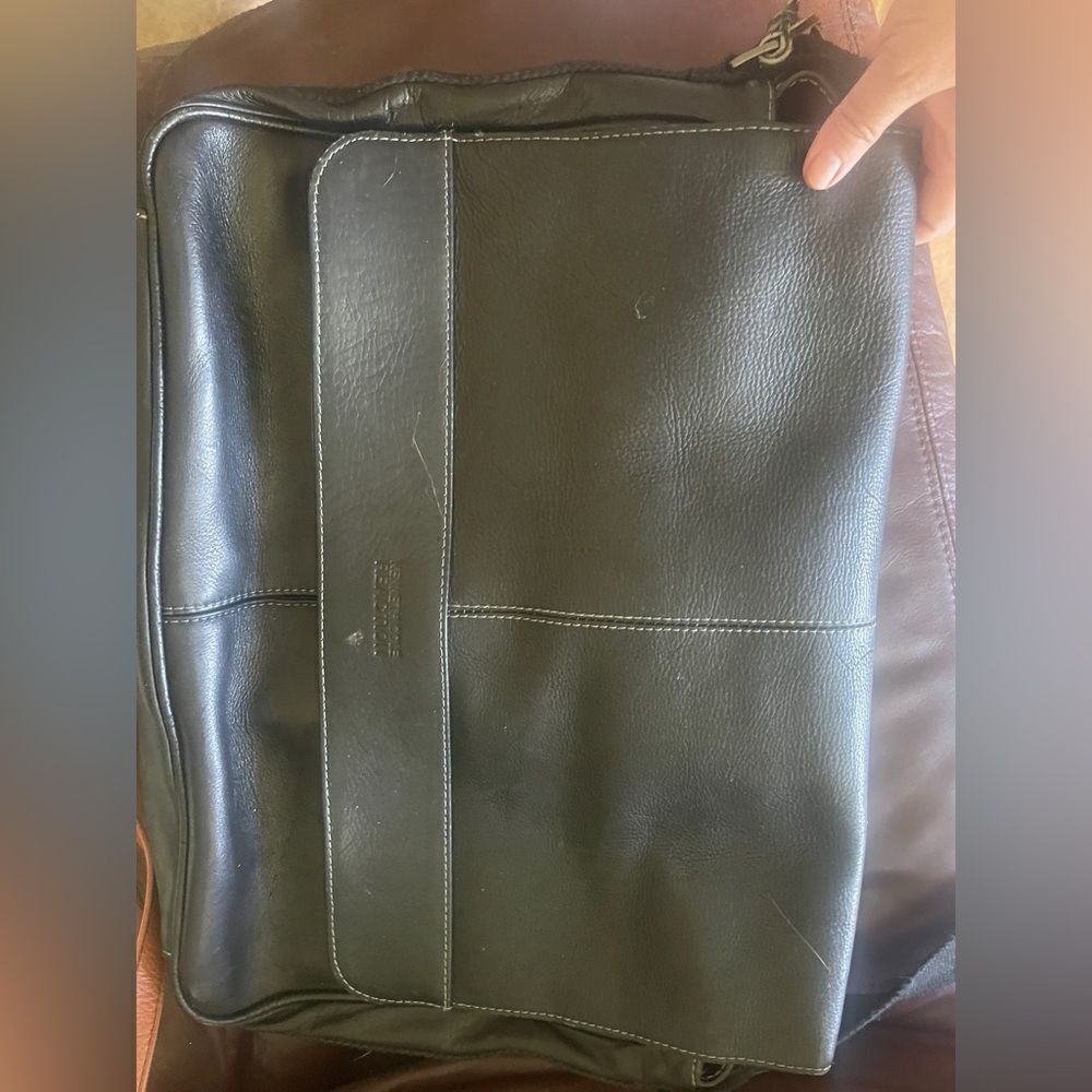 KENNETH COLE Reaction Satchel! - Picture 9 of 9